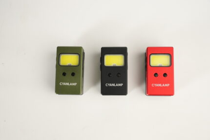 CYANLAMP M12R: Mini 7-LED Clip-On Flashlight